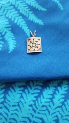 Hawaiian jewelry pendant top with quilt pattern, purchased in Hawaii.