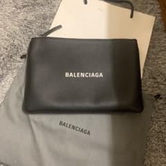 明日まで‼️ バレンシアガ  クラッチバッグ 美品　gucci VUITTONのサムネイル