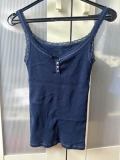 【ウォニョン着用】Brandy Melville ネイビー レースキャミソールのサムネイル