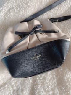Kate Spade バケットバッグ ベージュと黒のサムネイル