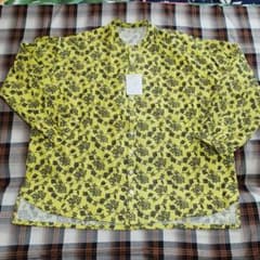 綺麗な柄シャツのサムネイル
