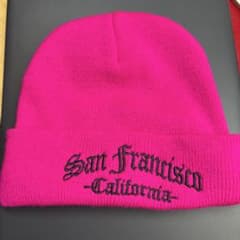 ピンク ニットビーニー /ロゴ刺繍 San Fransco Californiaのサムネイル