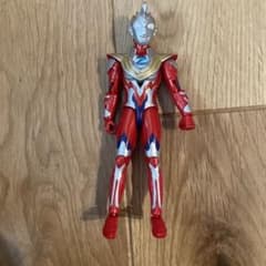 ウルトラマン 可動式フィギュア 赤白青のサムネイル