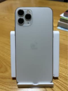 最終！週末お値下げ！iPhone 11 Pro シルバー 256 GB auのサムネイル