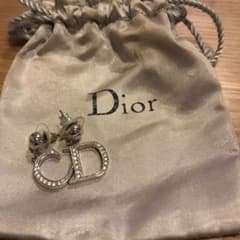 Diorピアスのサムネイル