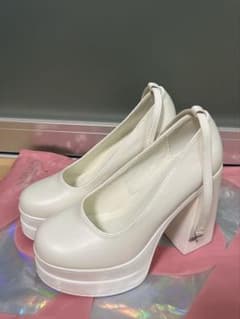 厚底 ストラップパンプス ホワイト 22.5cmのサムネイル