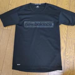 new balance ブラック 半袖シャツ Sのサムネイル
