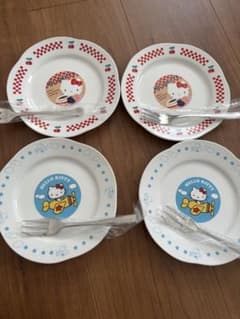 ハローキティ2000年限定25周年記念コレクションケーキ皿同フォーク　飾り立て付 キティちゃん お皿 フォーク ペア 記念品 サンリオ - メルカリ