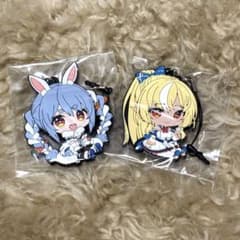 ホロライブ ぺたん娘ラバーストラップ 兎田ぺこら 不知火フレア - メルカリ