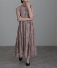 Scalloped Party Dress, Midi Length & Three-Quarter Sleeves, Perfect for Weddings and Formal Occasions