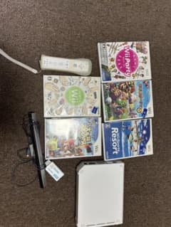 wii本体、カセット5種、リモコンやセンサー、ケーブルのサムネイル