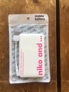 ニコアンド モバイルバッテリーのサムネイル