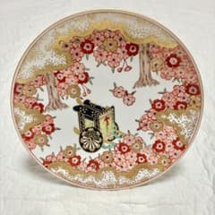 k*n様 【売り切れ御免！】有田焼 秀峰作 古伊万里様式 赤絵金彩 花車文 大皿 美品】有田焼 秀峰 御所車 桜文様 飾り皿 陶磁器 金彩古伊万里 - メルカリ