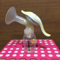 はるちゃん様専用☆ メデラ搾乳器 手動式のサムネイル
