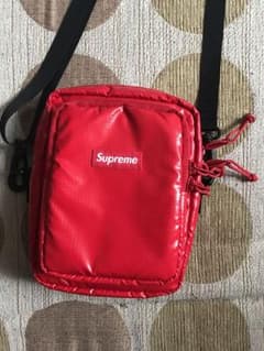 supremeのサムネイル