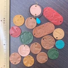 ハンドメイド材料✴︎皮タグのサムネイル