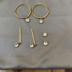 貼るだけピアス　PiPPi