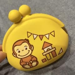 ✳︎ おさるのジョージ　シリコンポーチ イエローのサムネイル