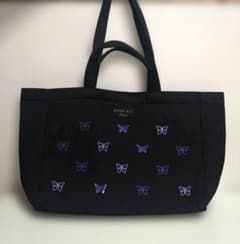 ANNA SUI キルティングトートバッグ ブラック 蝶刺繍のサムネイル