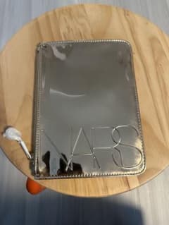 NARS シルバー ポーチのサムネイル