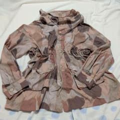 美品。カーキト。カモフラージュ柄。薄手マウンテンパーカー。