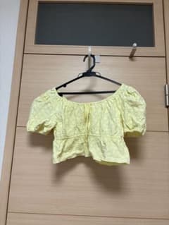 H&M パフスリーブ クロップドトップス イエロー Sのサムネイル