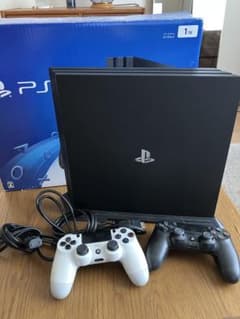 PS4 PRO CUH-7000B 1TB 本体 + コントローラー2つのサムネイル
