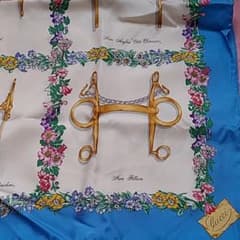 美品　GUCCI グッチ　大判　シルク　スカーフのサムネイル