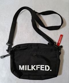 MILKFED. ショルダーバッグ 黒 ロゴバッグ ミルクフェド 斜めがけ