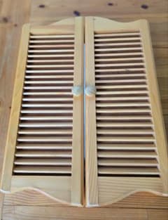 ヴィンテージ ウッドドア ミラー 両開き扉式 壁掛け 鏡 姿見 蚤の市 ルーバー ヴィンテージ ウッドドア ミラー 両開き扉式 壁掛け 鏡 姿見