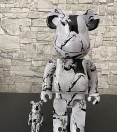 BE@RBRICK BANKSY FLOWER BOMBERのサムネイル