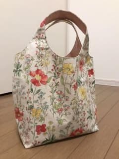 【年末値下げ】ハンドメイド★素敵な花柄ハンドバッグのサムネイル