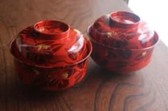 デッドストック！上質朱漆に風情ある椿蒔絵の映える煮物椀2点（検