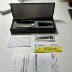 万年筆　パイロット　キャップレス　マットブラックEFのサムネイル