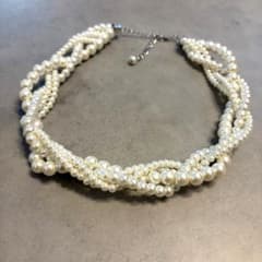 パール調ネックレス 多連 ツイストデザイン 結婚式 パーティーのサムネイル