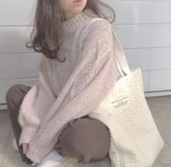 【本日限定価格】短丈ハイネックケーブルニットのサムネイル