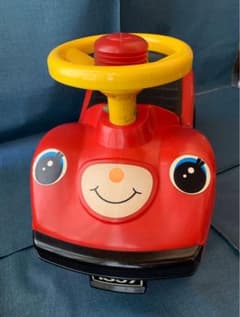 【タイヤ極美品】コンビ 車のおもちゃ 1357プレート&宗像神社ステッカーのサムネイル
