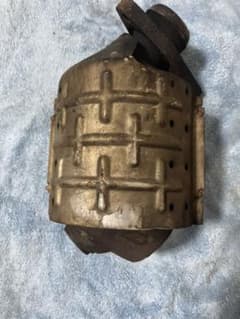 mh21s 触媒 ターボ 破損品のサムネイル
