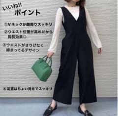 ユニクロ ブラック Vネック サロペット オールインワン ワイドパンツのサムネイル