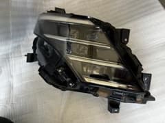 セレナ　C28 右ヘッドライト　26010-7da5a ステー補修有り セレナ C28 右ヘッドライト 26010-7da5a ステー補修有り - メルカリ