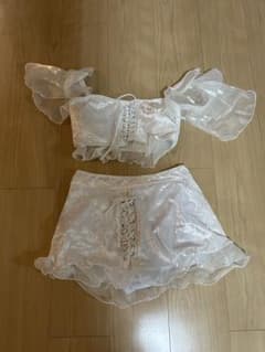 ホワイト フリル付きセパレート水着のサムネイル