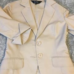 ベージュジャケットのサムネイル
