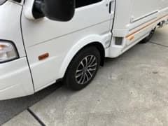 【値下】アミティ　マツダボンゴ　キャンピングカー　2駆用スタッドレス　ブリザックのサムネイル