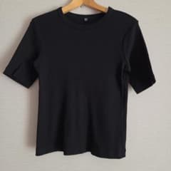 UNIQLO　ユニクロTシャツ、ブラックカットソー半袖のサムネイル