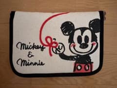 ディズニーポーチ　新品・折りたたみファスナー付のサムネイル