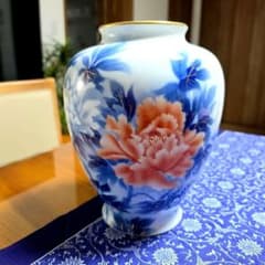 宮内庁御用達 有田焼 深川製磁 染錦 牡丹 蝶々2匹 金彩 花瓶 25cm