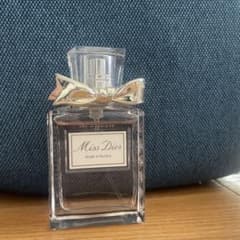 Miss Dior Rose N' Roses 香水のサムネイル