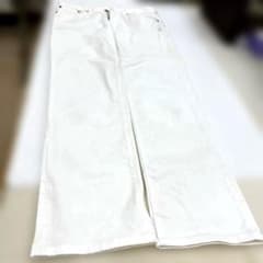 ホワイト デニムパンツ カジュアルパンツ　 ウエスト73cmのサムネイル