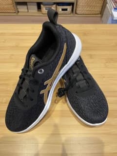 asics スニーカーのサムネイル
