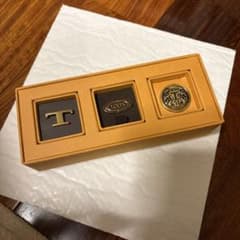TOD'S ゴールド　ロゴ　ピンバッジ　アクセサリー　セットのサムネイル